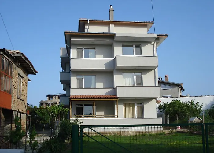 Πανσιόν Prestige Sinemoretz